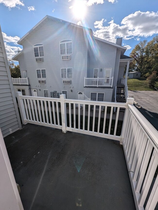 Photo - 2 Bedroom/2 Bathroom Townhouse in Fayette! Unit 318 E Davis St E