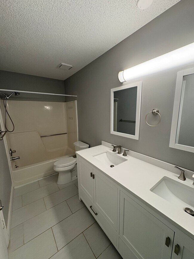 Photo - Spacious 3 Bed, 3 Bath Home with 1-Car Garage in Desirable Kansas City Northland Location