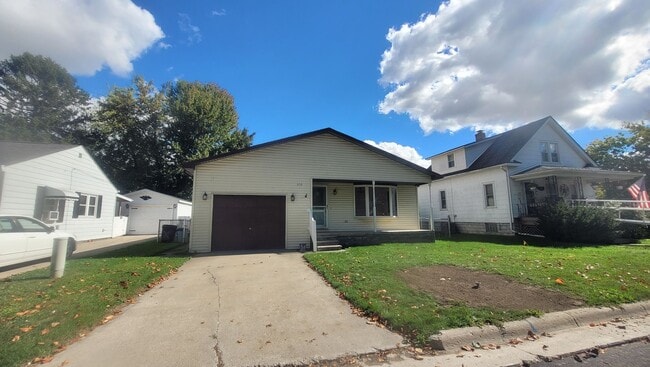 Building Photo - Come see your new home!