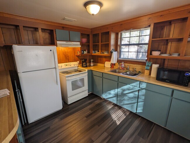 Kitchen - 129 Hindman Ln