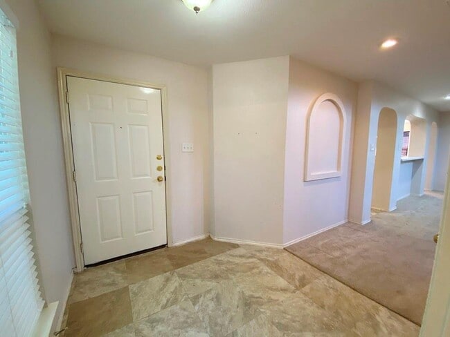 Photo - 145 Strawn