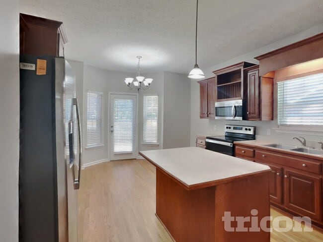 Photo - 316 Lone Oak Dr