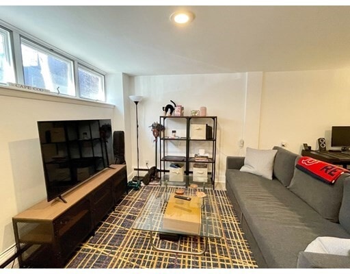 Building Photo - 15 Anderson St Unit 2R