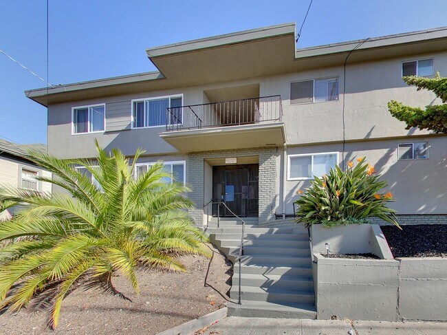 Photo - 2166 E 27th Street Apartamentos