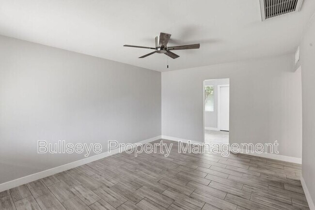 Photo - 1721 E Moreland St