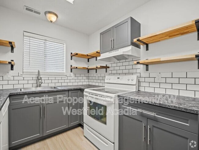 Building Photo - 945 S Freedom Blvd Rental