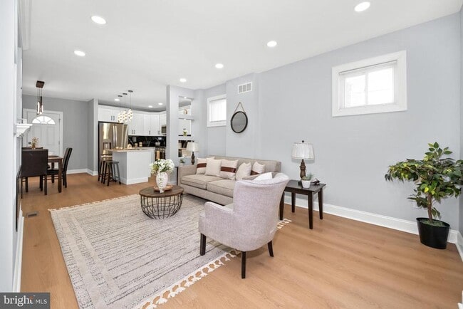 Photo - 504 W 26th St