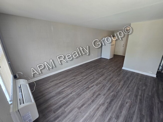 Building Photo - Renovated apartment in downtown Columbia -...