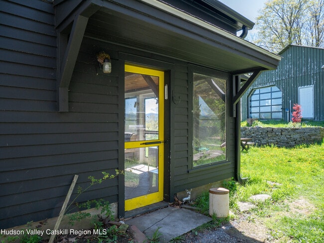 Photo - 483 Travis Hill Rd