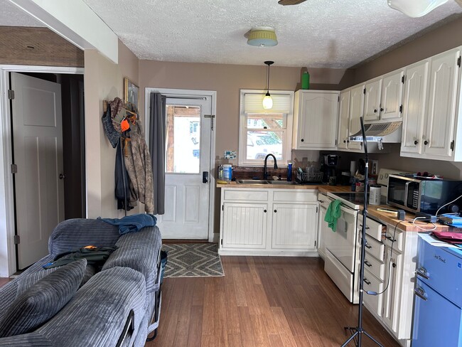 Photo - 113 Castlerock Dr Unit A