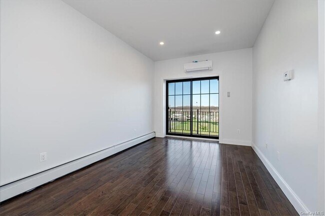 Photo - 2115 Burr Ave Unit 5B