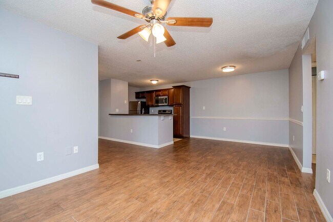 Photo - 1/1 Den Upgraded in Brandon in walking dis...