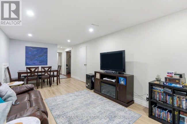 Photo - 111 Britten Close