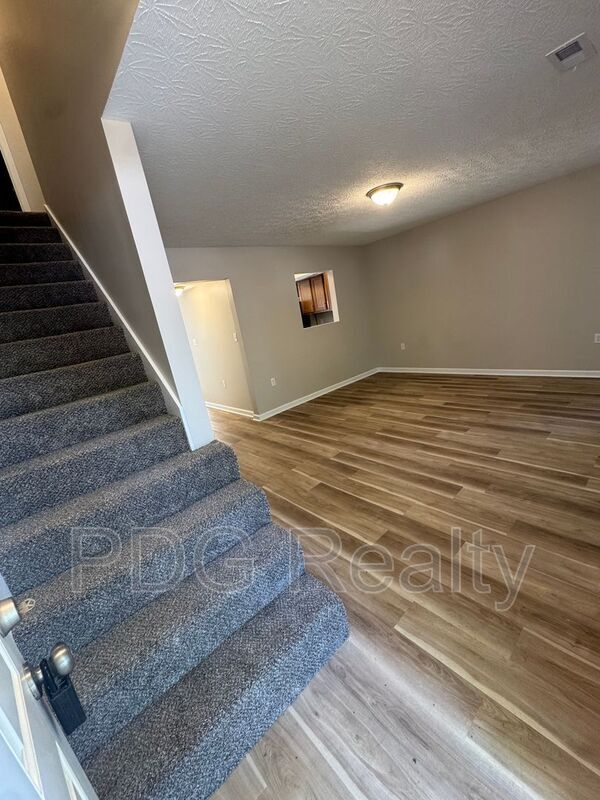 Photo - 1833 Scott Rd Unit #B