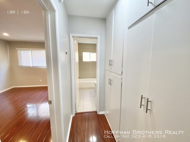 Photo - 1155 N Curson Ave Unit 4