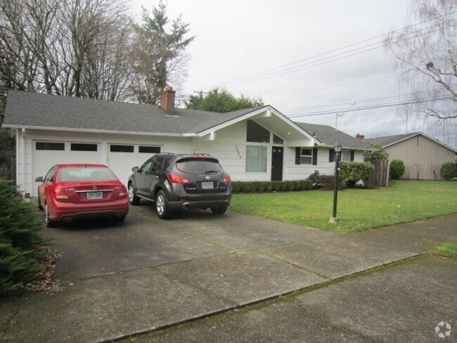 Building Photo - 2 Bed 1 Bath Home in Cedar Hills Neighborh...