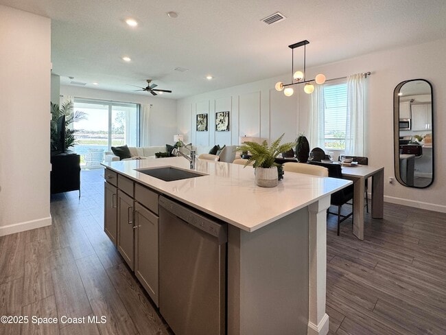 Photo - 1959 Croft Inlt Dr NW