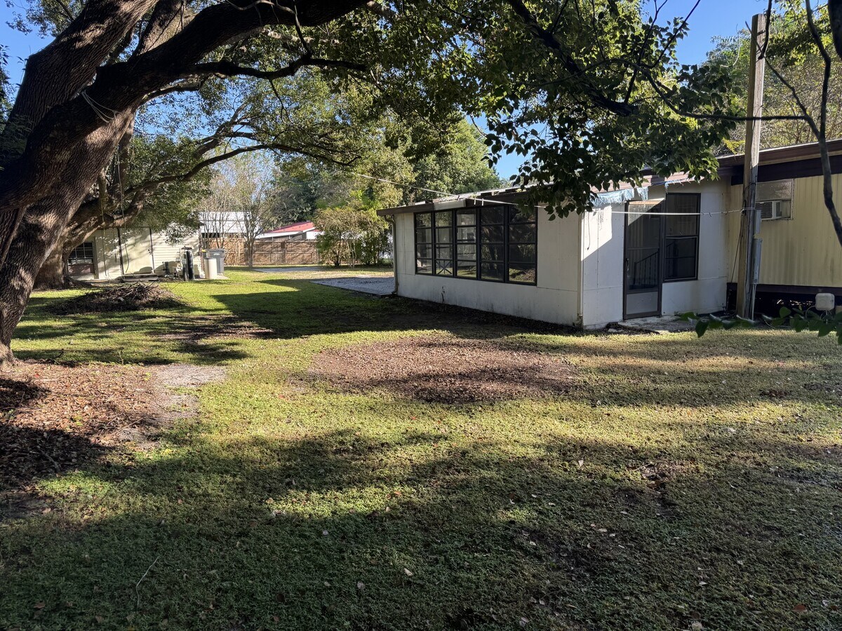 Photo - 1724 Oakland Rd W