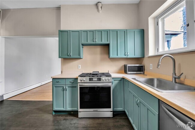 Building Photo - 155 Allen St Rental