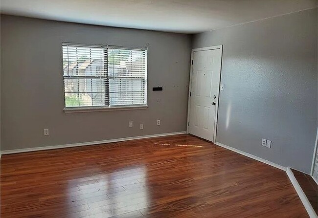 Building Photo - 2 bedroom 1.5 bathroom apartment in Norman... Unit #172