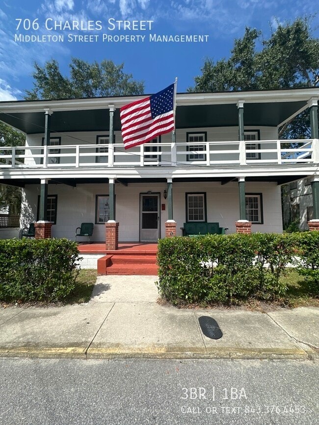 Photo - 706 Charles St