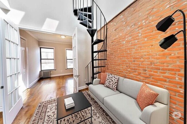 Building Photo - 206 E 83rd St Rental
