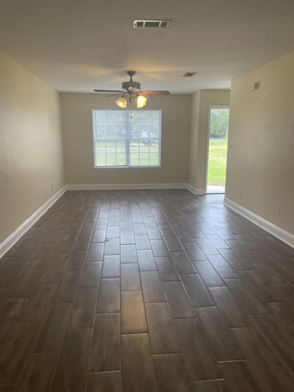 Living room - 10323 Daisy Vestry Rd