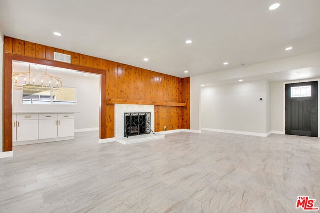 Photo - 18800 Cohasset St