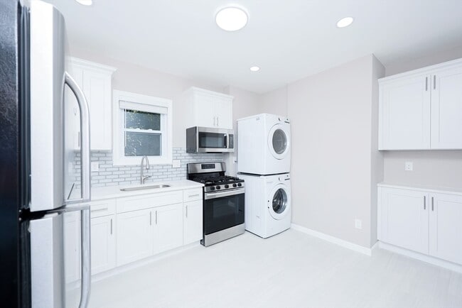 Building Photo - 15-17 Saunders St Unit 15 Rental