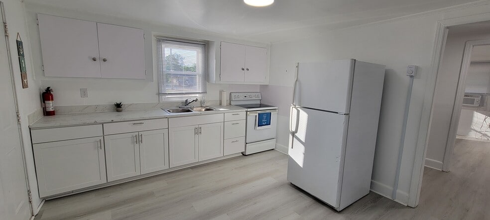 409 Laura Ct
