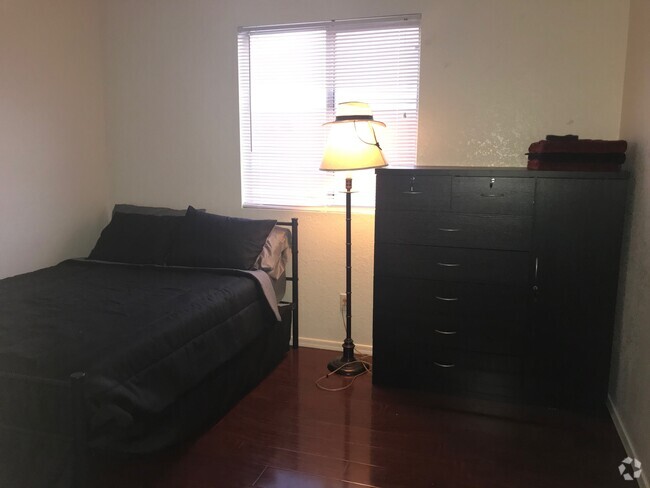 Building Photo - 492 E Laredo St Rental