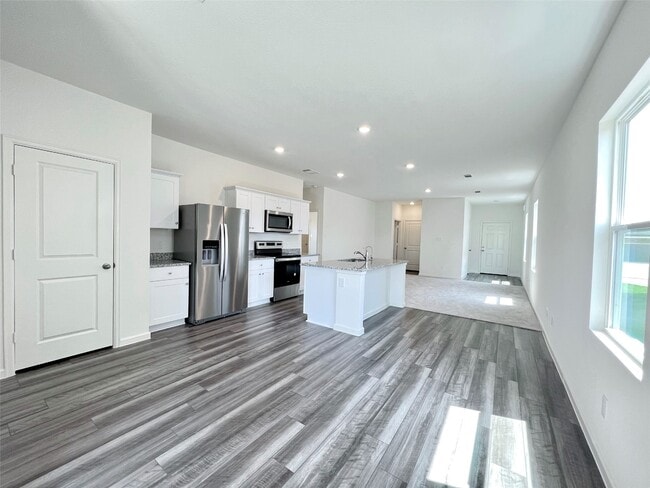Photo - 680 Amesbury Rd