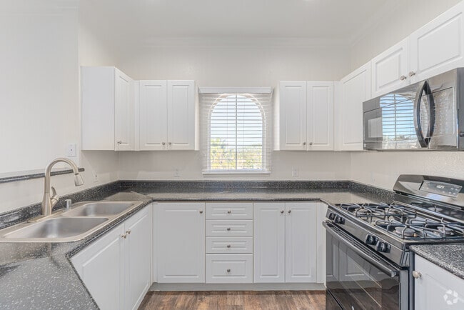 2BR, 2BA - 1,169SF - Kitchen