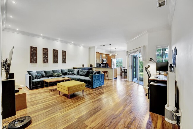 Photo - 6555 Via Regina