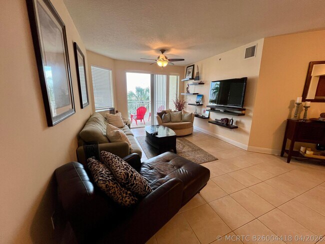 Photo - 975 NW Flagler Ave