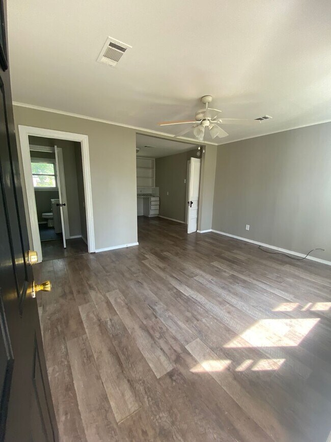 Photo - 4313 Spradling Ave