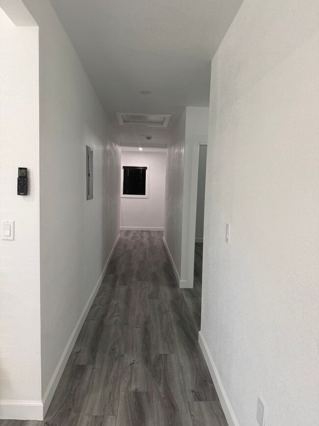 Photo - Butler Unidad 15327 S Butler Ave