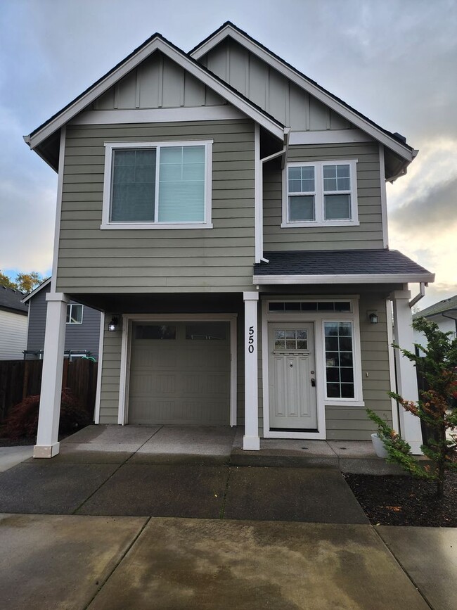 Building Photo - Single family home in Newberg. Built in 2019
