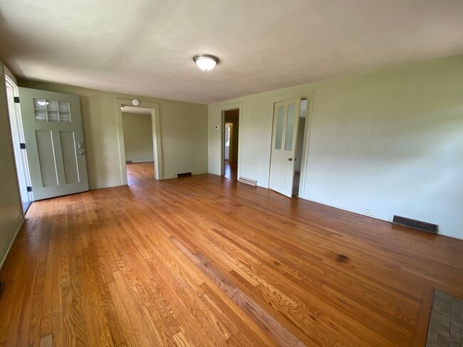 Photo - Woodfin - 1920's Cottage