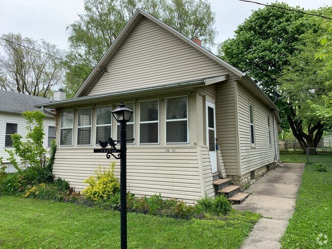 Building Photo - 1315 1/2 Ewing St Rental
