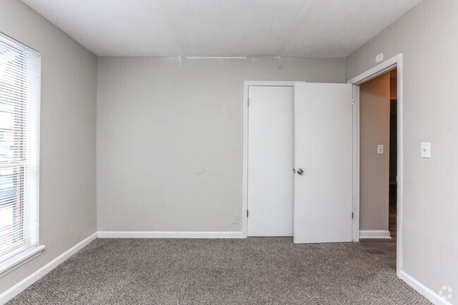 2BR, 1BA - 840 SF