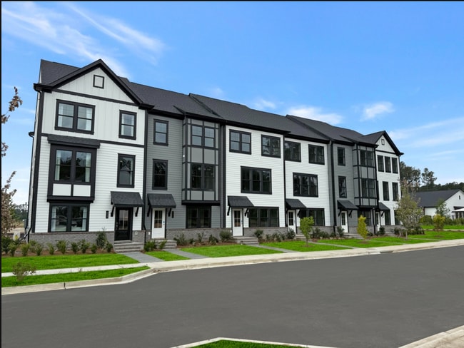 Building Photo - 421 Talbot Dr