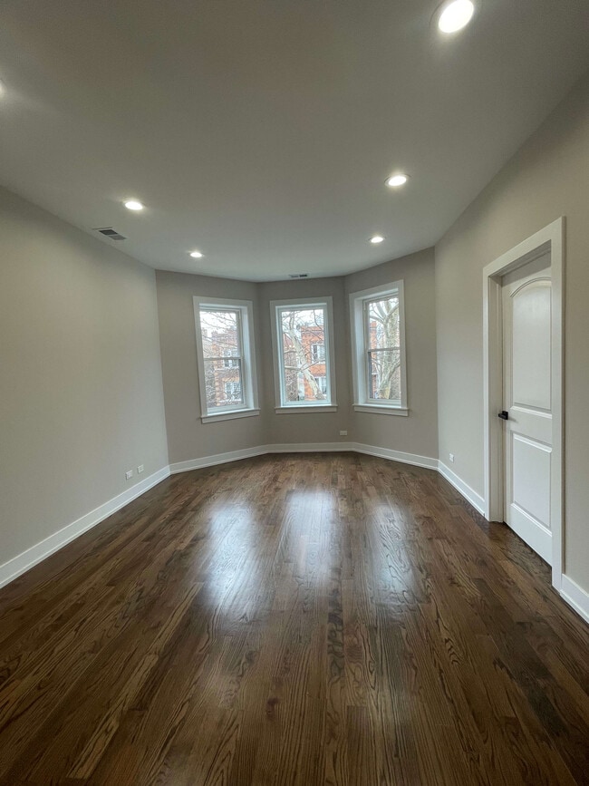 Photo - 3141 N Ridgeway Ave Unit 2