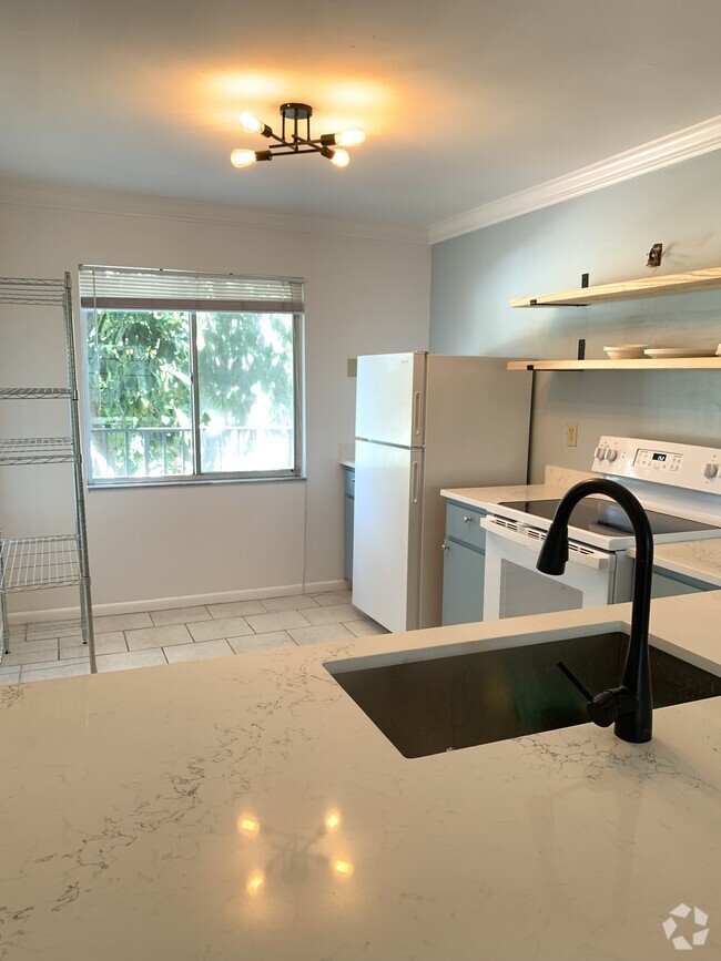 Building Photo - 118 Palm Dr Unit 16 Rental
