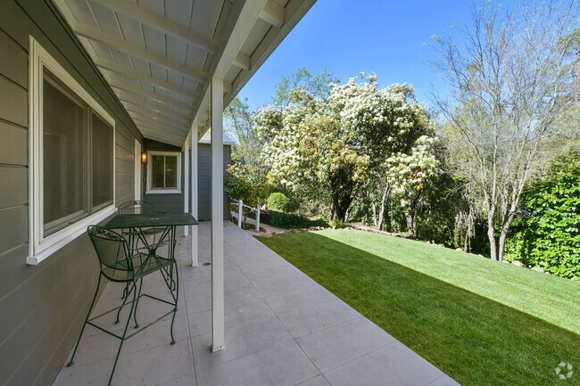 Building Photo - 925 Hawthorn Dr Rental