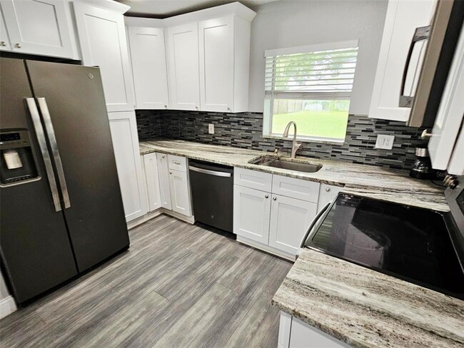 Photo - 4803 Roush Ave