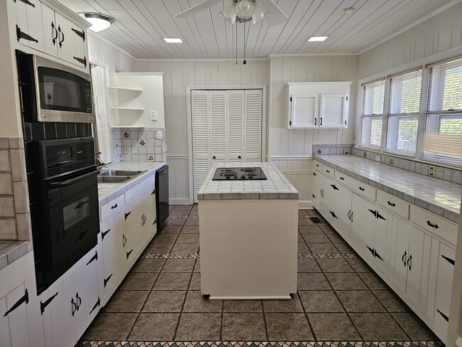 Photo - 1222 N Ridge Ave