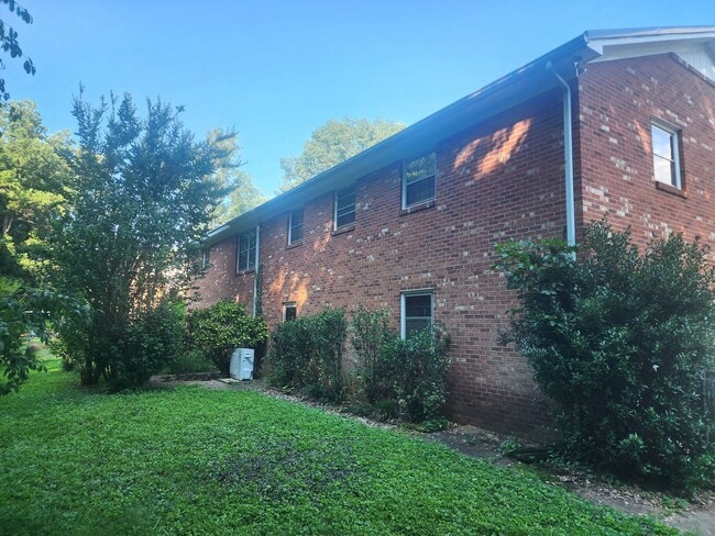 1505 Turfwood Dr