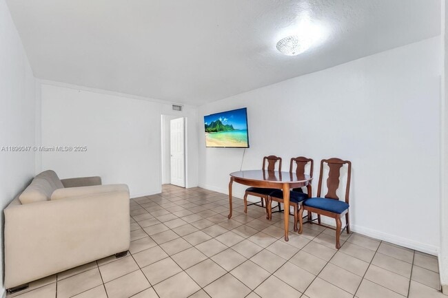 Photo - 4655 Palm Ave Unit 204
