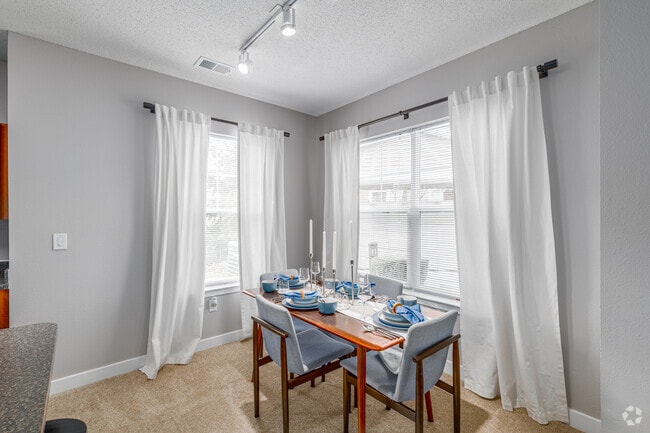 2BR, 2BA - 1099SF - Dining Area